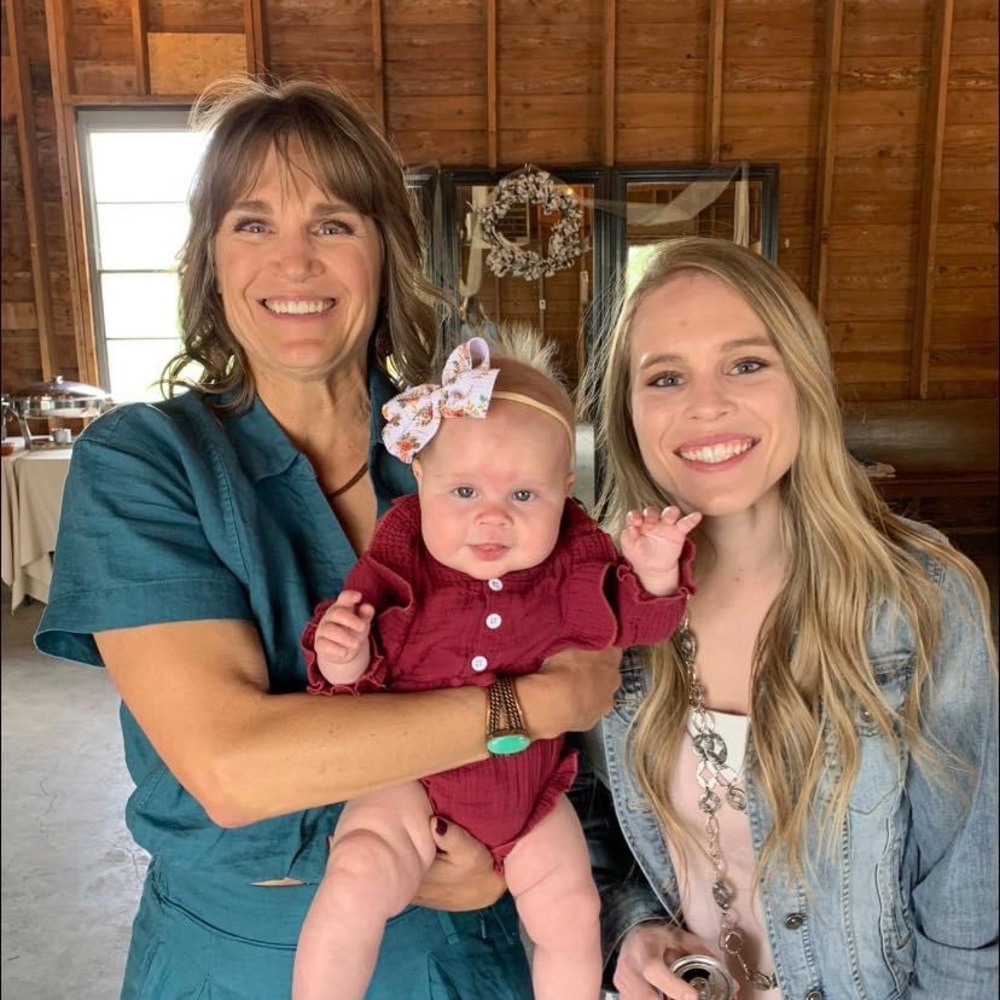 Hello, we’re Katie & Ellie! A mother-daughter reselling duo from Colorado.